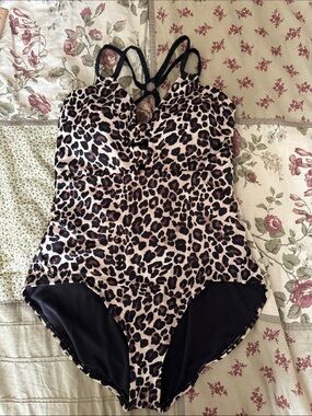 1X 16w 18w cheetah print 1 piece bathing suit. Like new! Swim swim swim summer